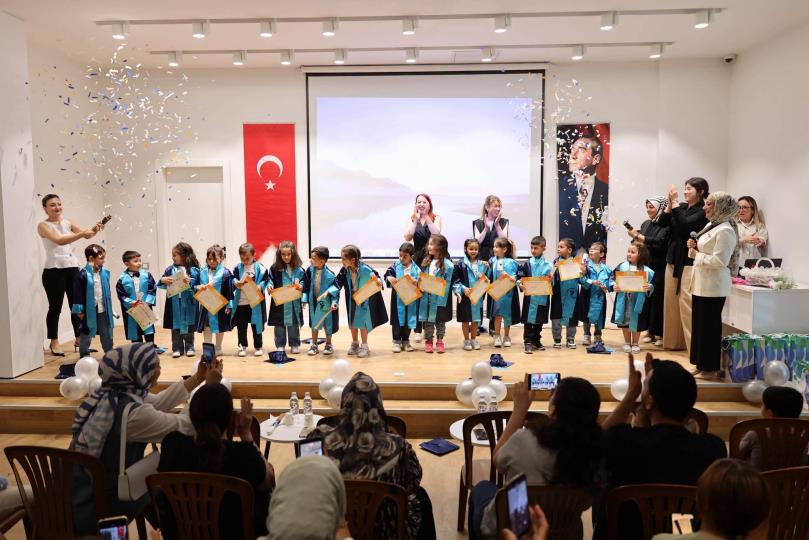 Merkezefendi’de Kreş Öğrencilerinin Mezuniyet Sevinci